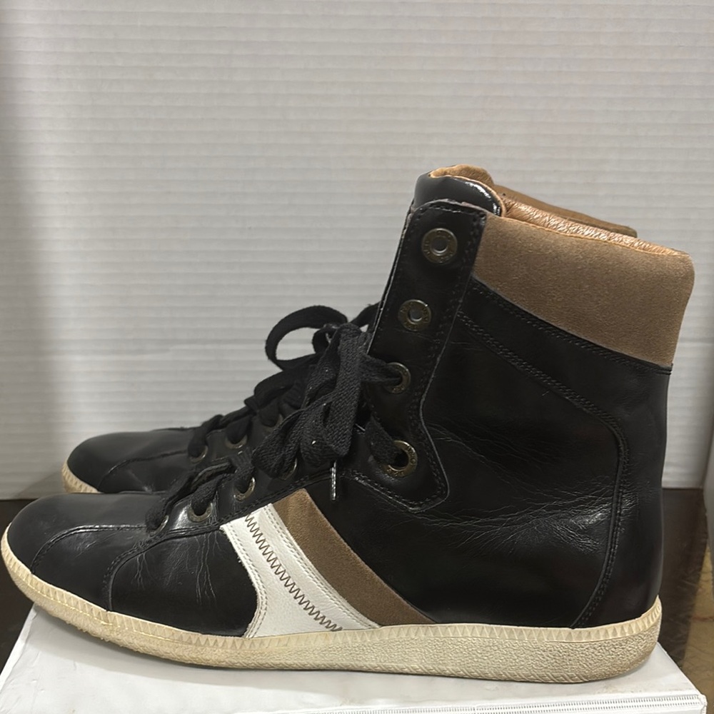 Vintage D&G Black and Brown Sneakers with Lace-Up Design